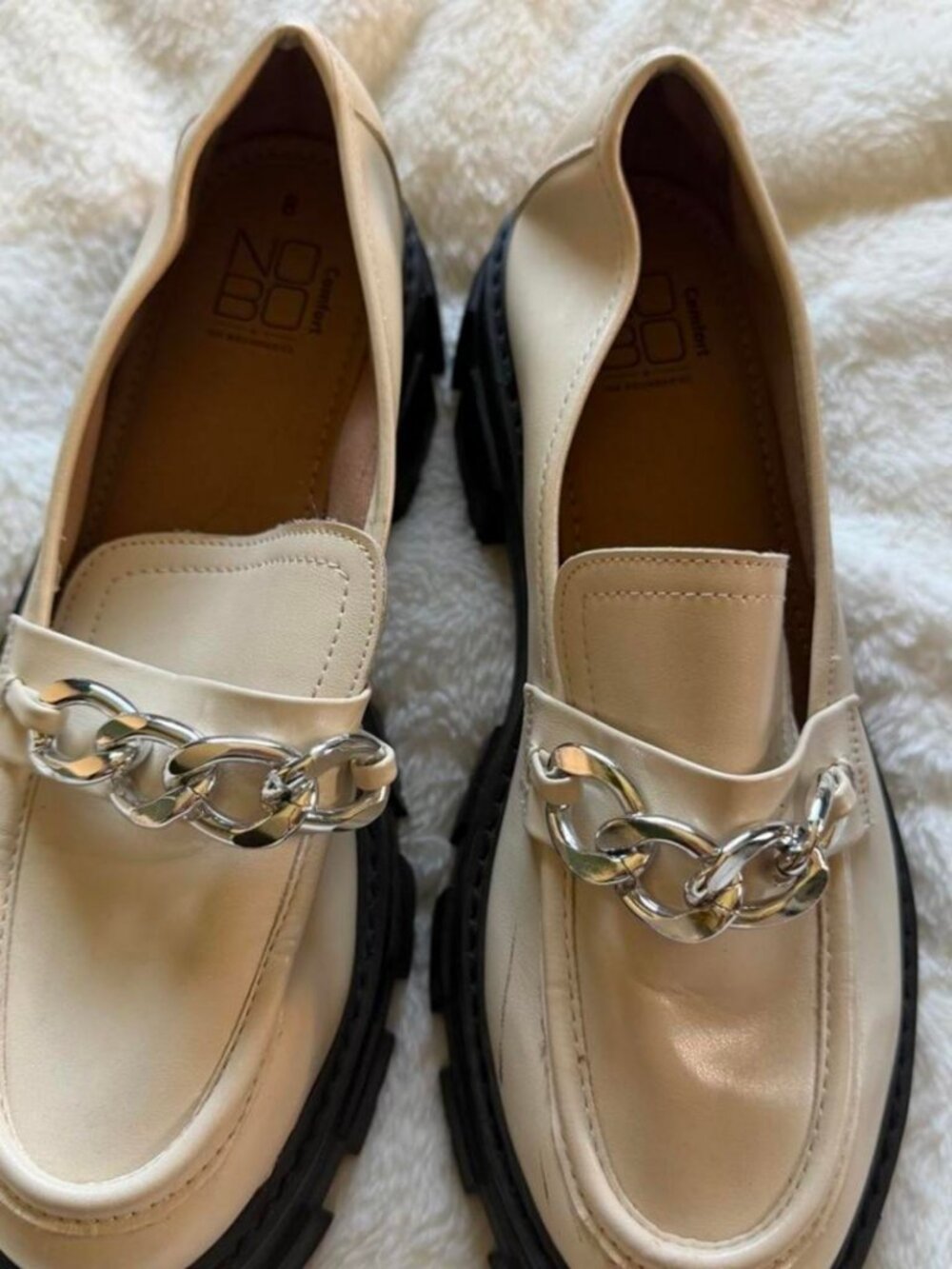 No Boundaries Women's Cream and Tan Loafers